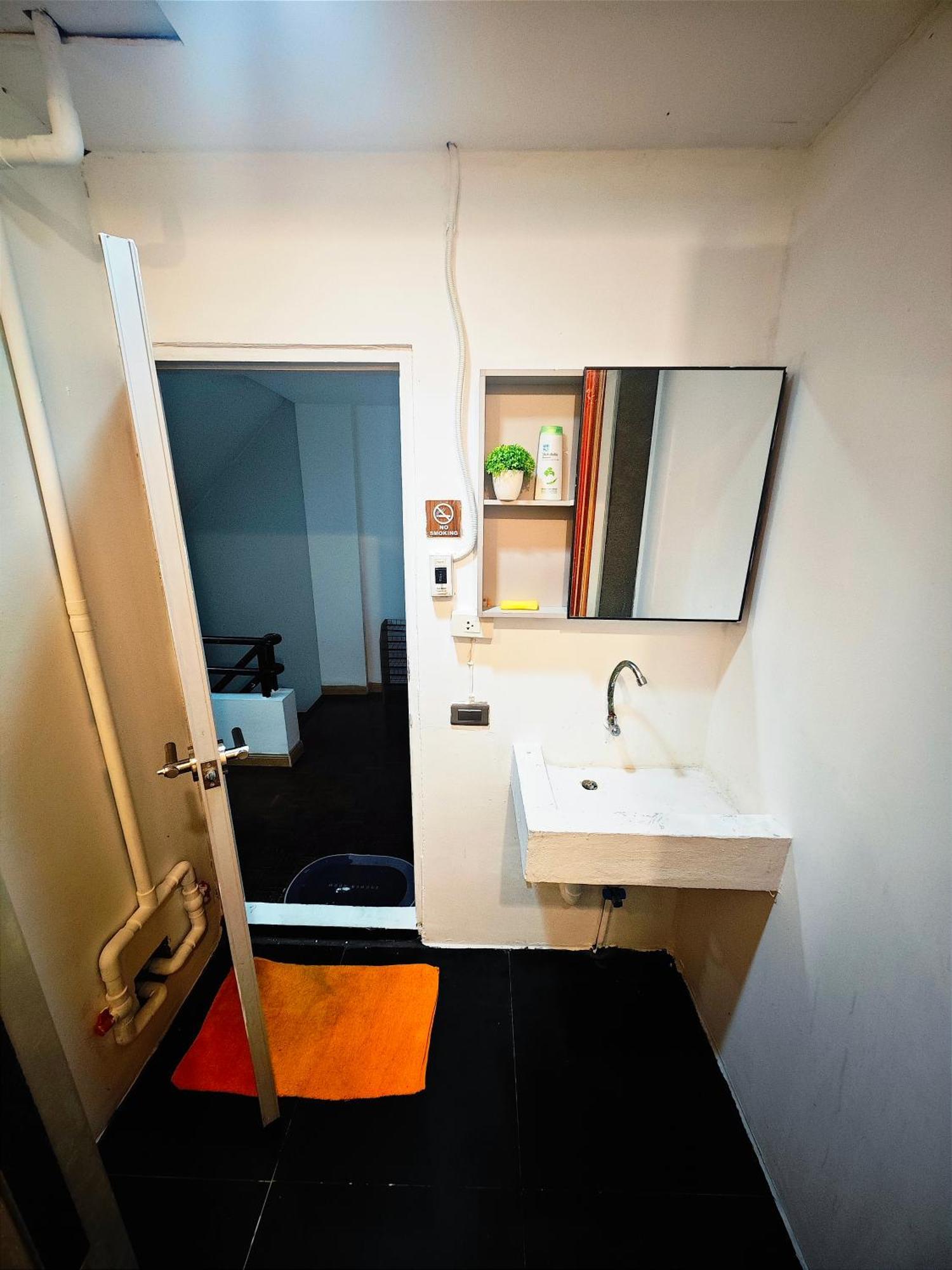 Panda Lodge Home Stay กรุงเทพมหานคร ภายนอก รูปภาพ